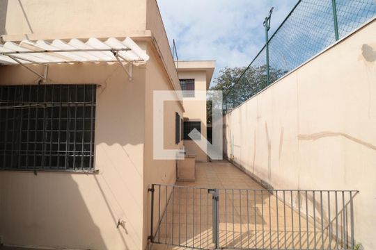 Quintal de casa à venda com 3 quartos, 200m² em Parque São Jorge, São Paulo