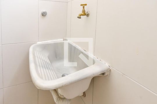 Banheiro de apartamento para alugar com 1 quarto, 55m² em Bela Vista, São Paulo