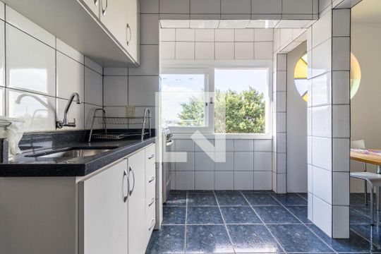 Cozinha de apartamento à venda com 2 quartos, 147m² em Teresópolis, Porto Alegre