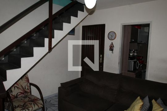 Sala de apartamento à venda com 2 quartos, 60m² em Olaria, Rio de Janeiro