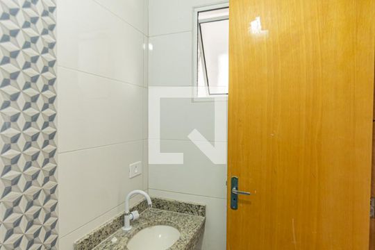 Banheiro Social de kitnet/studio para alugar com 1 quarto, 27m² em Chácara Seis de Outubro, São Paulo