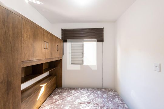 Quarto  de kitnet/studio para alugar com 1 quarto, 27m² em Chácara Seis de Outubro, São Paulo
