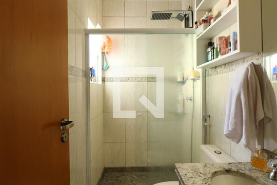 Banheiro da Suíte 1 de casa à venda com 3 quartos, 155m² em Vila Harmonia, Guarulhos