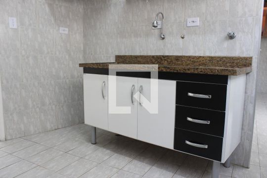 Cozinha de apartamento para alugar com 3 quartos, 129m² em Itararé, São Vicente