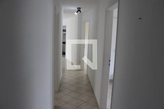 Corredor de apartamento para alugar com 3 quartos, 129m² em Itararé, São Vicente