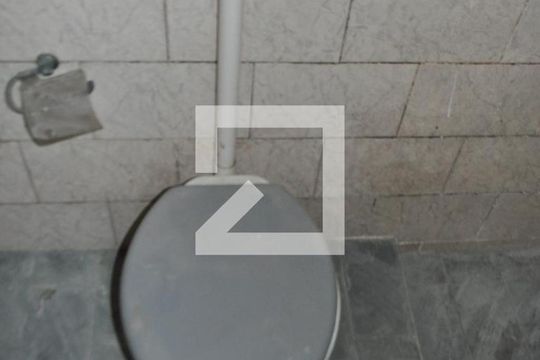 Banheiro de kitnet/studio para alugar com 1 quarto, 15m² em Freguesia de Jacarepaguá, Rio de Janeiro