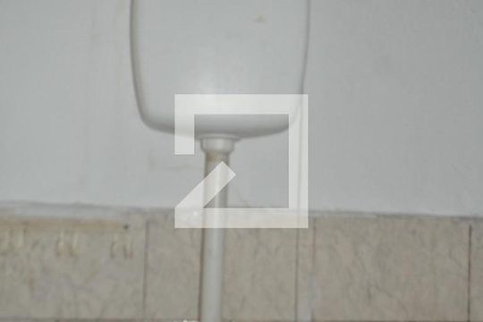 Banheiro de kitnet/studio para alugar com 1 quarto, 15m² em Freguesia de Jacarepaguá, Rio de Janeiro