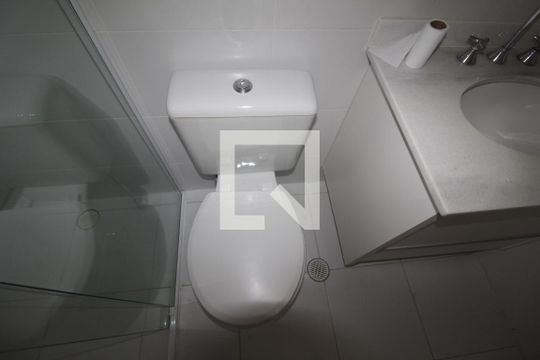 Banheiro 2 social de apartamento para alugar com 2 quartos, 64m² em Jardim São Caetano, São Caetano do Sul