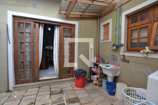 Casa à venda com 2 quartos, 300m² em Hípica, Porto Alegre