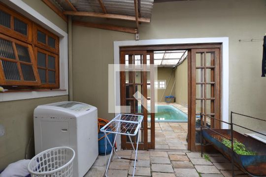 Casa à venda com 2 quartos, 300m² em Hípica, Porto Alegre