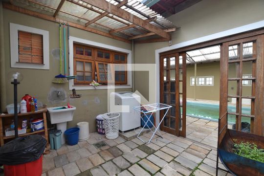 Casa à venda com 2 quartos, 300m² em Hípica, Porto Alegre
