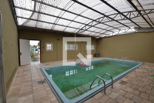 Casa à venda com 2 quartos, 300m² em Hípica, Porto Alegre