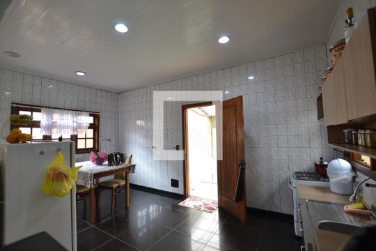Casa à venda com 2 quartos, 300m² em Hípica, Porto Alegre