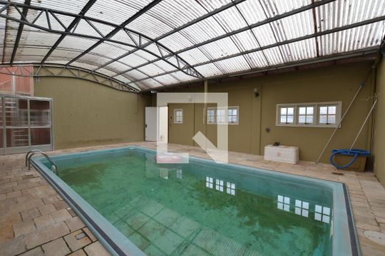 Casa à venda com 2 quartos, 300m² em Hípica, Porto Alegre