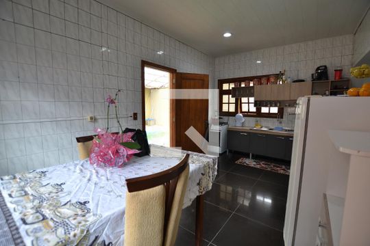 Casa à venda com 2 quartos, 300m² em Hípica, Porto Alegre