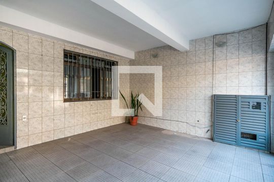 Garagem de casa à venda com 3 quartos, 188m² em Conjunto Residencial Novo Pacaembu, São Paulo