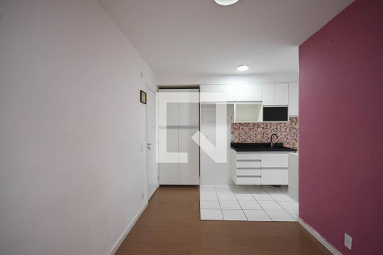 Sala de apartamento para alugar com 2 quartos, 42m² em Jardim Novo Taboão, São Paulo