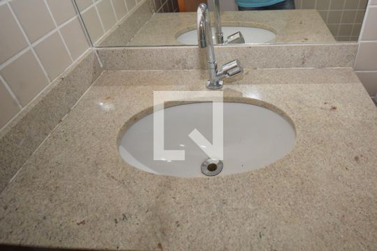 Banheiro Social de apartamento para alugar com 2 quartos, 65m² em Madureira, Rio de Janeiro
