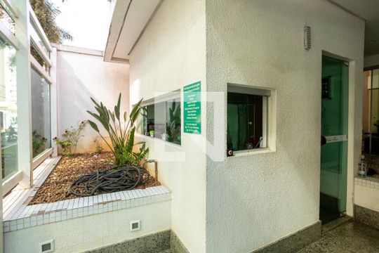Fachada e portaria de apartamento para alugar com 2 quartos, 90m² em Setor Bueno, Goiânia
