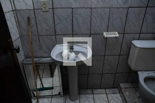 Banheiro de casa para alugar com 1 quarto, 35m² em Jardim do Engenho, Cotia