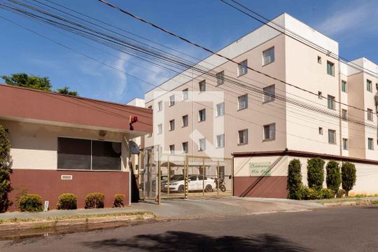 Fachada de apartamento para alugar com 2 quartos, 60m² em Jardim Holanda, Uberlândia
