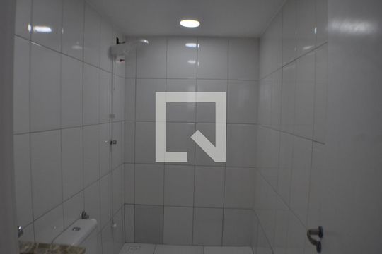 Banheiro de kitnet/studio para alugar com 1 quarto, 30m² em Jacarepaguá, Rio de Janeiro
