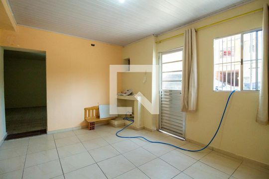Sala de casa de condomínio para alugar com 2 quartos, 70m² em Vila Monumento, São Paulo