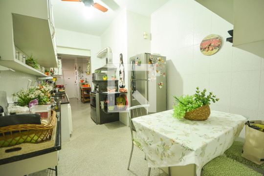 Cozinha de apartamento à venda com 4 quartos, 260m² em Laranjeiras, Rio de Janeiro