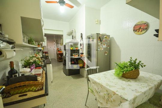 Cozinha de apartamento à venda com 4 quartos, 260m² em Laranjeiras, Rio de Janeiro