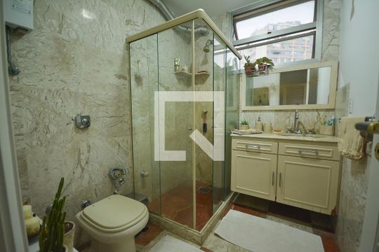 Banheiro da suite de apartamento à venda com 4 quartos, 260m² em Laranjeiras, Rio de Janeiro