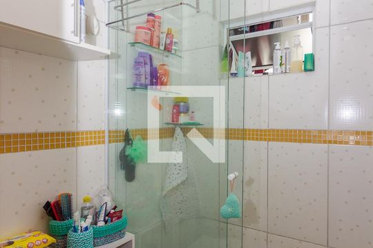 Banheiro de apartamento à venda com 2 quartos, 44m² em Higienópolis, Porto Alegre