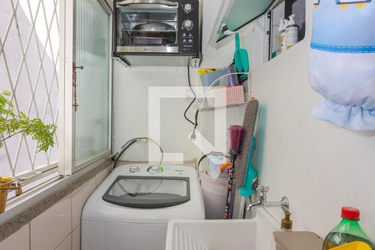 Cozinha e Área de Serviço de apartamento à venda com 2 quartos, 44m² em Higienópolis, Porto Alegre