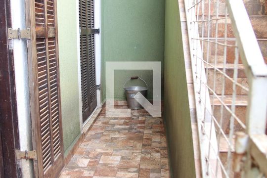Quintal de casa à venda com 3 quartos, 197m² em Parque Vitoria, São Paulo