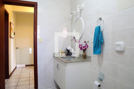 Banheiro Social de apartamento para alugar com 3 quartos, 239m² em Canto do Forte, Praia Grande