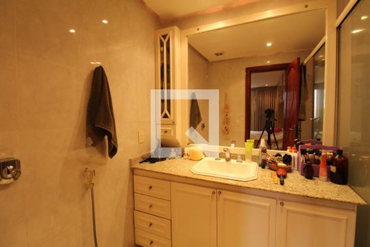 Banheiro - Suíte de apartamento à venda com 3 quartos, 334m² em Recreio dos Bandeir, Rio de Janeiro