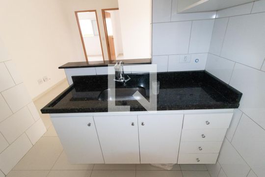 Cozinha de apartamento para alugar com 2 quartos, 70m² em Jardim Carlu, São Paulo