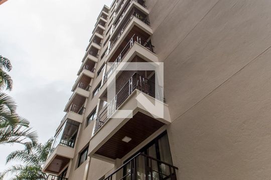 Fachada do bloco de apartamento para alugar com 3 quartos, 82m² em Alphaville Industrial, Barueri