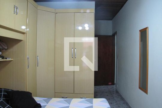 Suíte de casa à venda com 4 quartos, 240m² em Vila Pierina, São Paulo