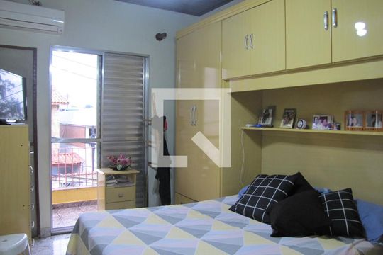 Suíte de casa à venda com 4 quartos, 240m² em Vila Pierina, São Paulo