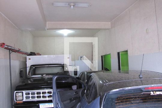 Garagem de casa à venda com 4 quartos, 240m² em Vila Pierina, São Paulo