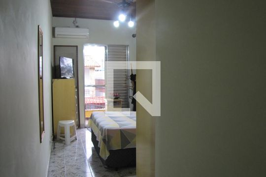 Suíte de casa à venda com 4 quartos, 240m² em Vila Pierina, São Paulo