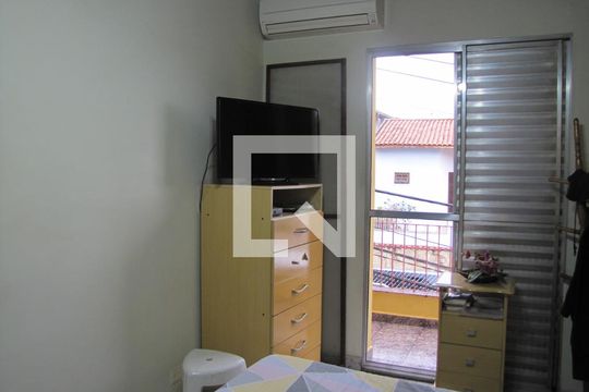Suíte de casa à venda com 4 quartos, 240m² em Vila Pierina, São Paulo