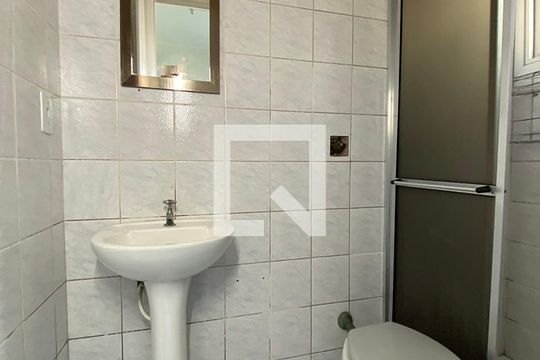 Banheiro de kitnet/studio à venda com 1 quarto, 28m² em Centro, São Leopoldo