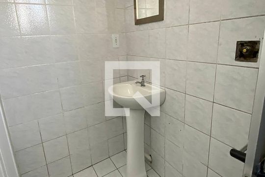 Banheiro de kitnet/studio à venda com 1 quarto, 28m² em Centro, São Leopoldo