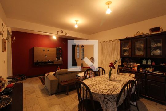 Sala de casa à venda com 4 quartos, 240m² em Vargem Pequena, Rio de Janeiro