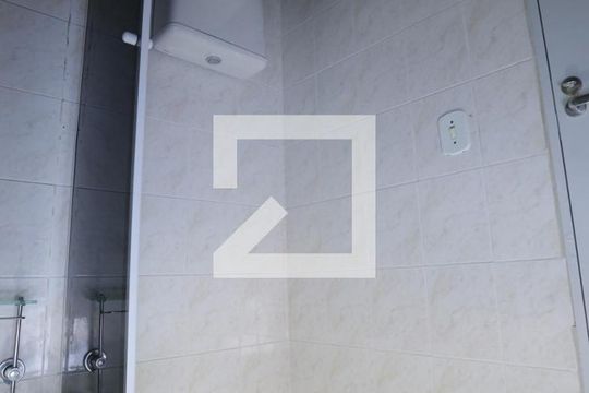 Banheiro de casa de condomínio à venda com 3 quartos, 100m² em Vila Araguaia, São Paulo