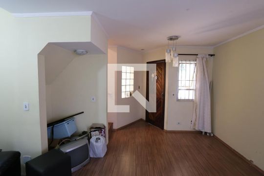 Sala de casa de condomínio à venda com 3 quartos, 100m² em Vila Araguaia, São Paulo