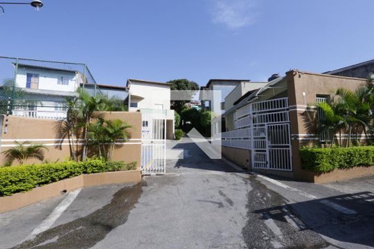 Fachada de casa de condomínio à venda com 3 quartos, 100m² em Vila Araguaia, São Paulo