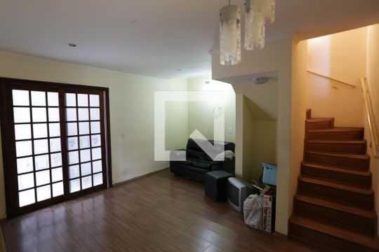 Sala de casa de condomínio à venda com 3 quartos, 100m² em Vila Araguaia, São Paulo