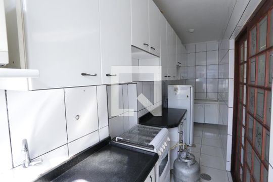 Cozinha de casa de condomínio à venda com 3 quartos, 100m² em Vila Araguaia, São Paulo